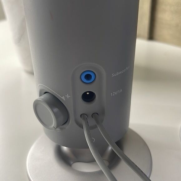 Hewlett-Packard portable speakers.    - Picture 3 of 5